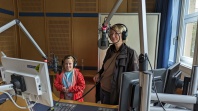 Mädchen im Radiostudio des BR in Nürnberg