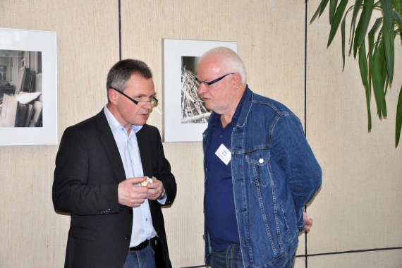 Michael Weinhold und Norbert Kays in der Pause beim Fachtag Schulden 2014