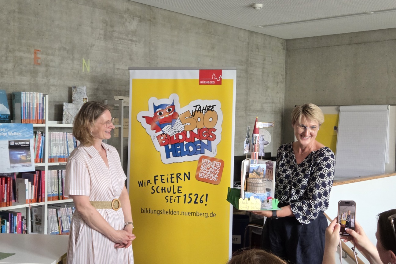 Impressionen von der Bücherspende durch den Tesloff-Verlag