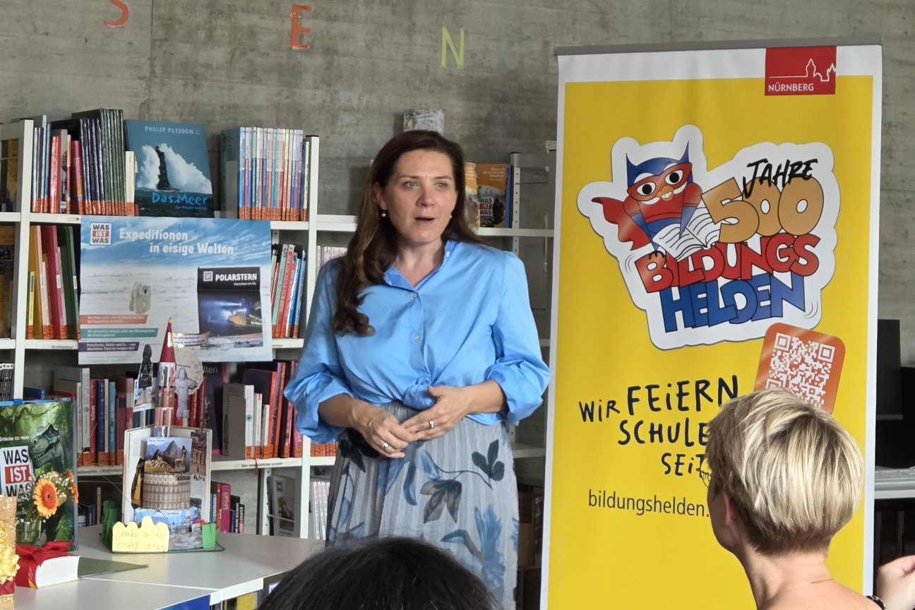 Impressionen von der Bücherspende durch den Tesloff-Verlag