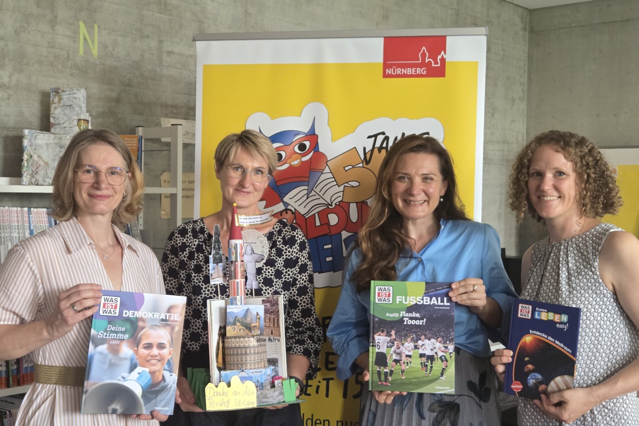 Impressionen von der Bücherspende durch den Tesloff-Verlag