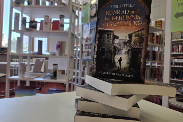 Bücherspende durch Susi Zeitler