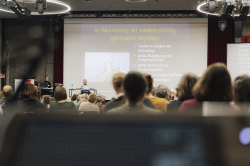 Der Vortrag wird von Frau Prof. Dr. Sigrid Arnade, Sprecherrat Deutscher Behindertenrat und Honorarprofessorin Alice Salomon Hochschule Berlin gehalten