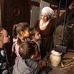Für Kinder ein spannendes Vergnügen: die Führungen mit "Agnes Dürer".