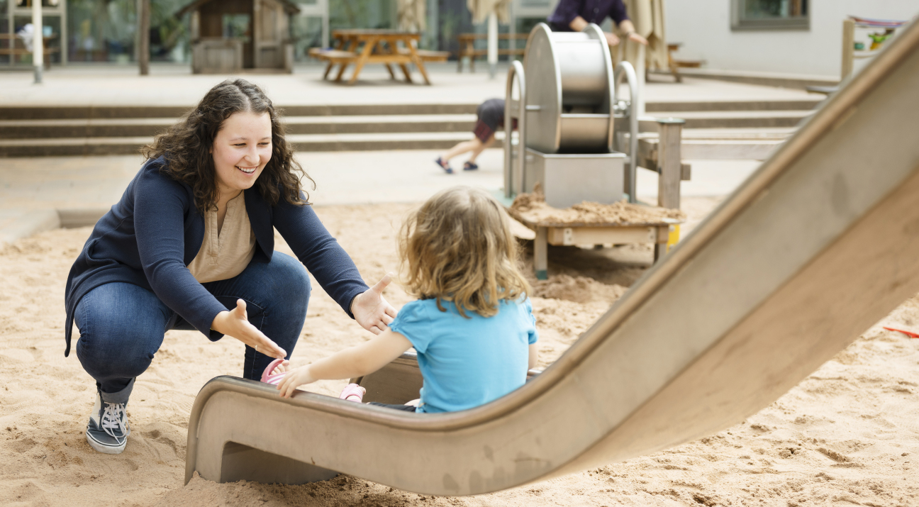 Kita-Erzieher Kampagne 2024, Bild © UWE NIKLAS / Stadt Nürnberg