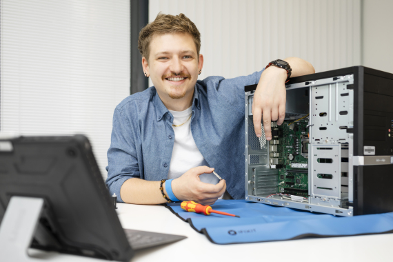 Die IT der Stadt Nürnberg wird durch eigenes Personal gepflegt. Die Ausbildung als Fachinformatikerin und Fachinformatiker ist daher an verschiedenen Einsatzstellen sehr vielseitig.