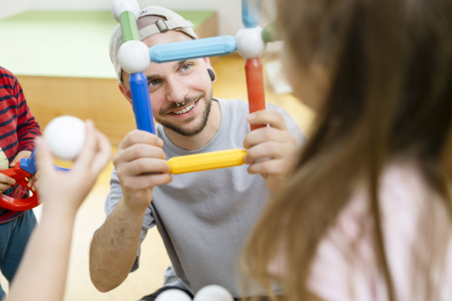 Situation Spiel mit Kindern in einer Kindertageseinrichtung