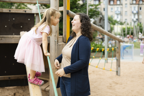 Mit Kinder auf Augenhöhe - die Ausbildung zur Erzieherin/zum Erzieher bei der Stadt Nürnberg.