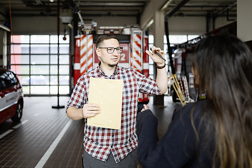 Verwaltungskräfte im Feuerwehrbereich., Bild © UWE NIKLAS