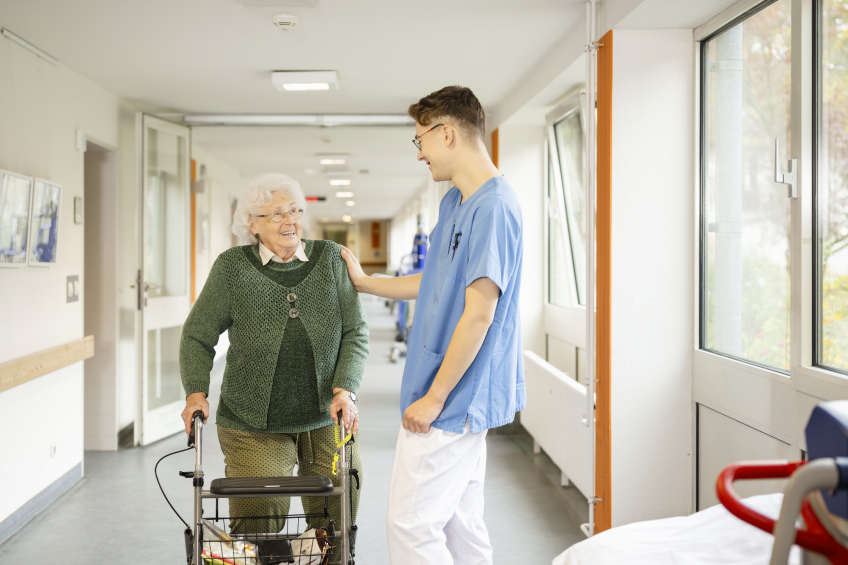Jeden Tag die helfende Hand bei den Bewohnerinnen und Bewohnern.
