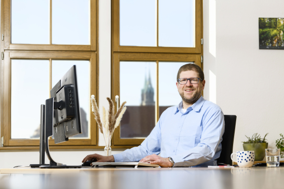 Mitarbeiter am Schreibtisch