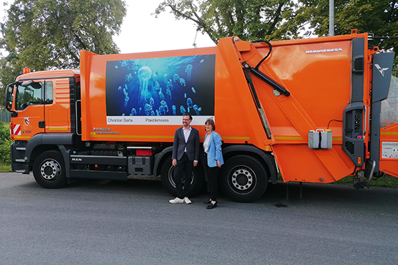 Kunst Müllfahrzeug Plastikmeer, Bild © Seipel / Stadt Nürnberg
