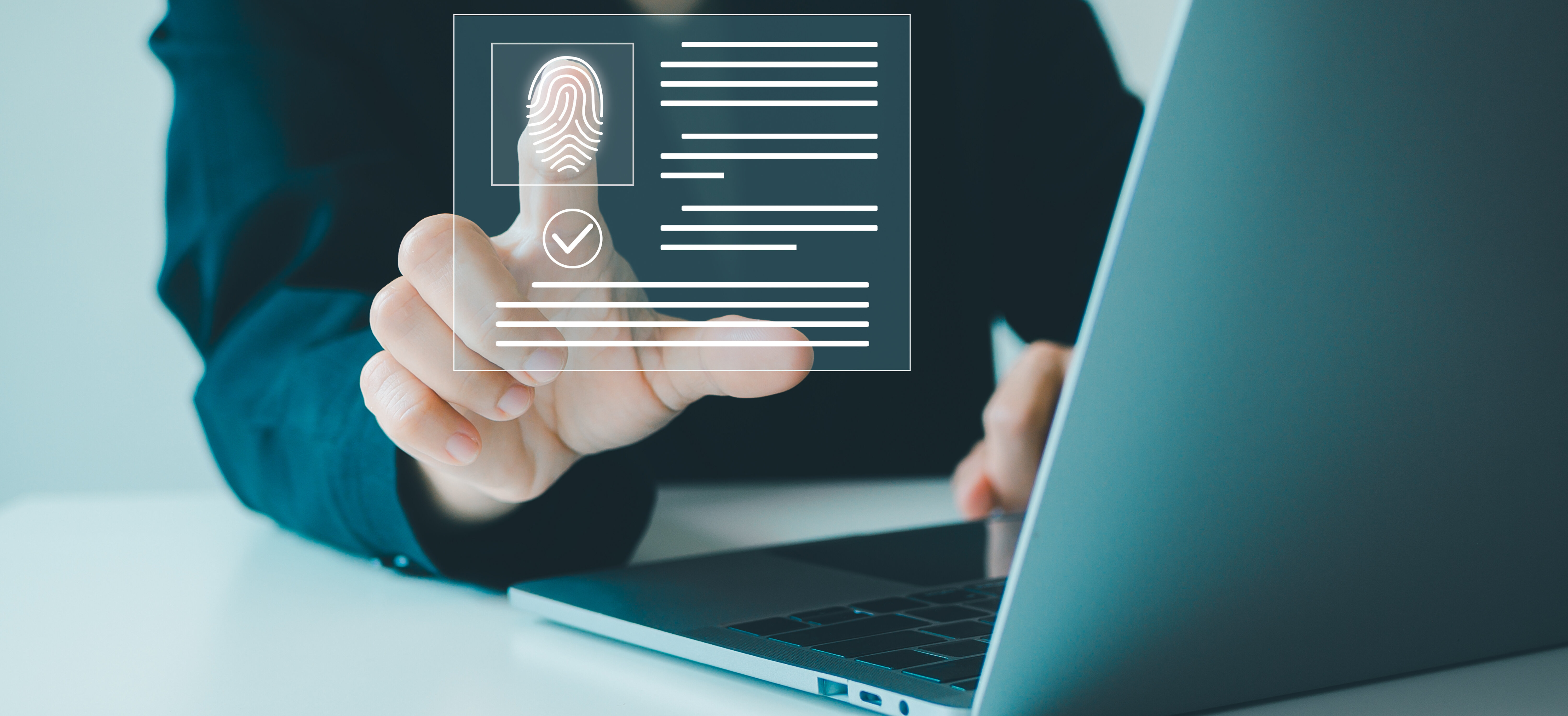 Laptop mit Fingerabdruck