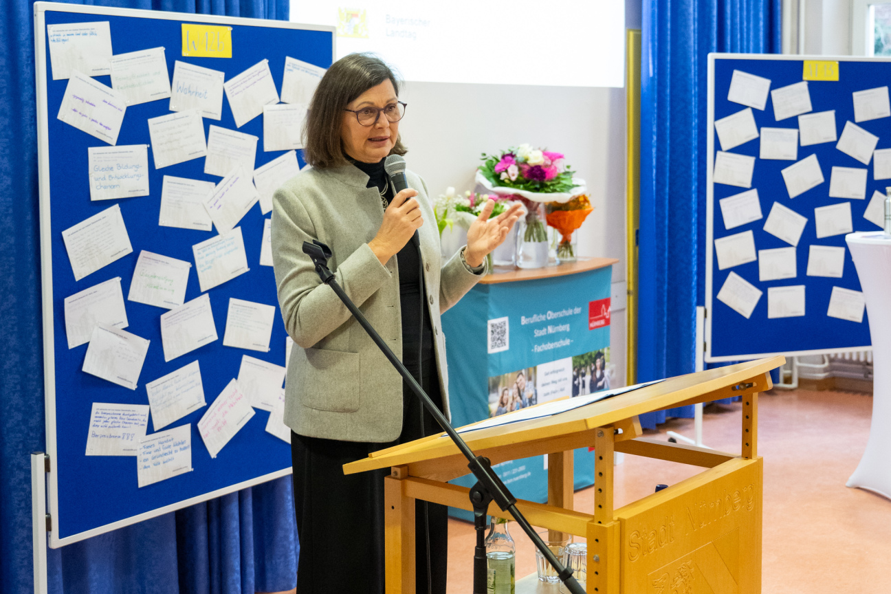 Schule trifft Landtag mit Ilse Aigner (CSU), Präsidentin des Bayerischen Landtags, aufgenommen am 06.02.2026 in der Beruflichen Oberschule in Nürnberg