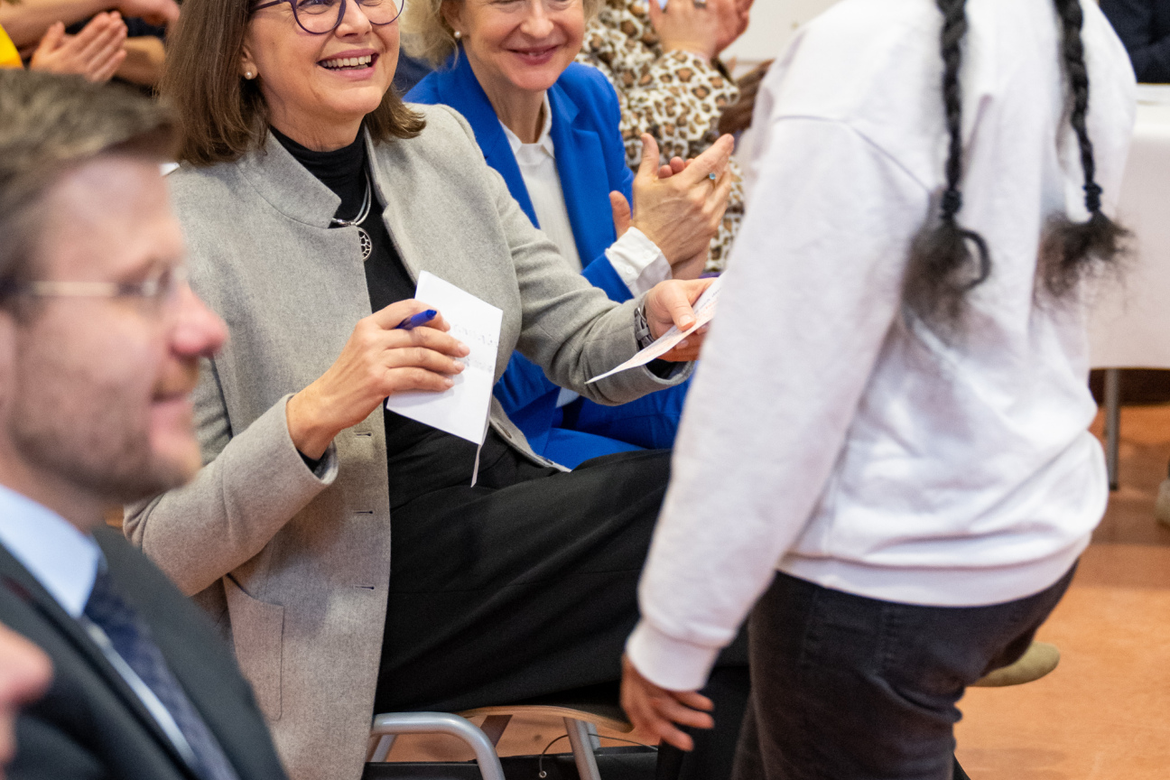 Schule trifft Landtag mit Ilse Aigner (CSU), Präsidentin des Bayerischen Landtags, aufgenommen am 06.02.2026 in der Beruflichen Oberschule Nürnberg