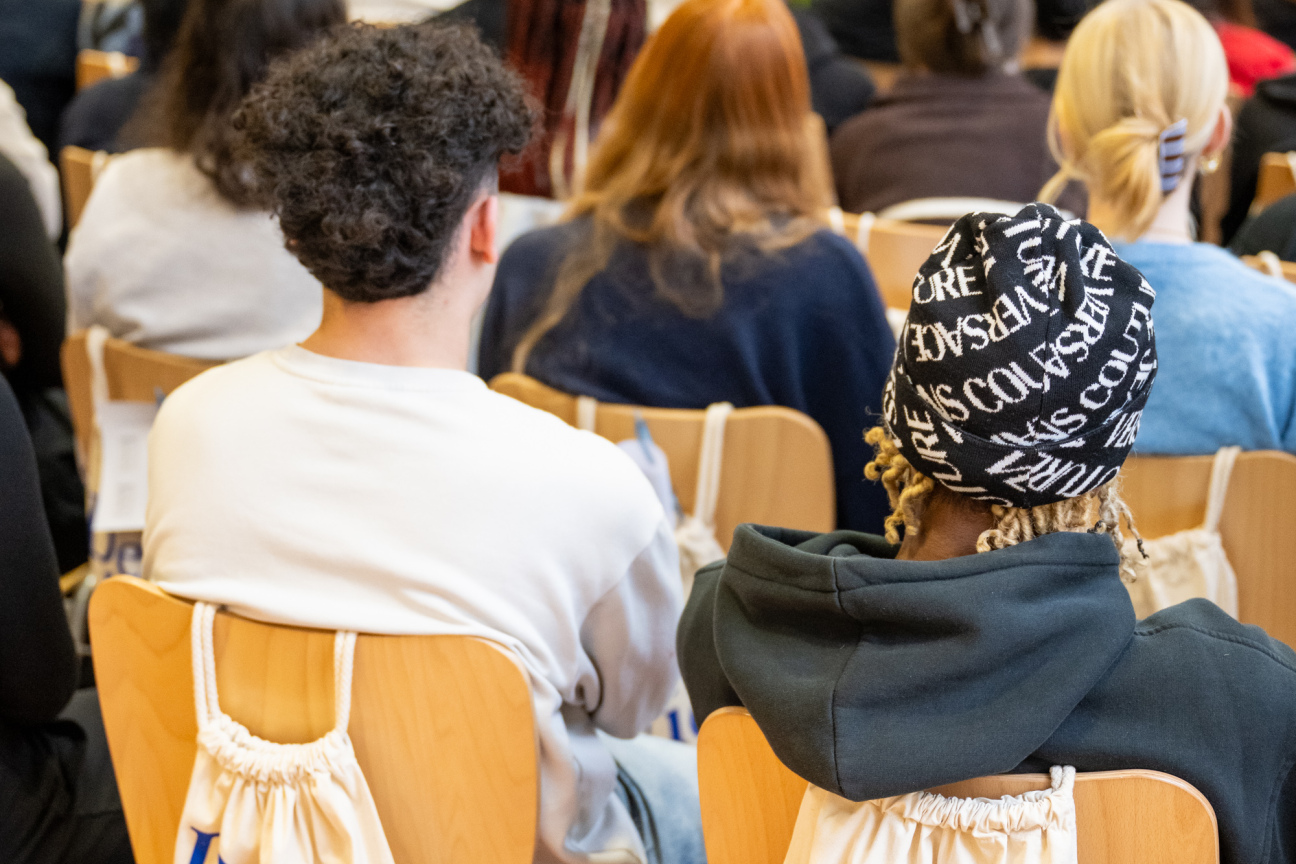 Schule trifft Landtag mit Ilse Aigner (CSU), Präsidentin des Bayerischen Landtags, aufgenommen am 06.02.2026 in der Beruflichen Oberschule Nürnberg