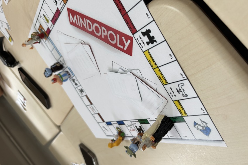 Kreative Klassenprojekte aus der F10: „Mindopoly“ und „Drogendealer“