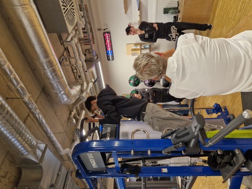 Ein Schüler probierte eine Einstellungsübung aus. © Schirm