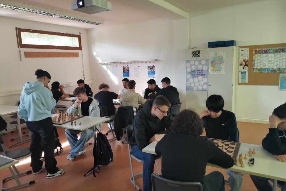 Die BVJ-Klasse spielt Schach., Bild © Schirm;Andreas