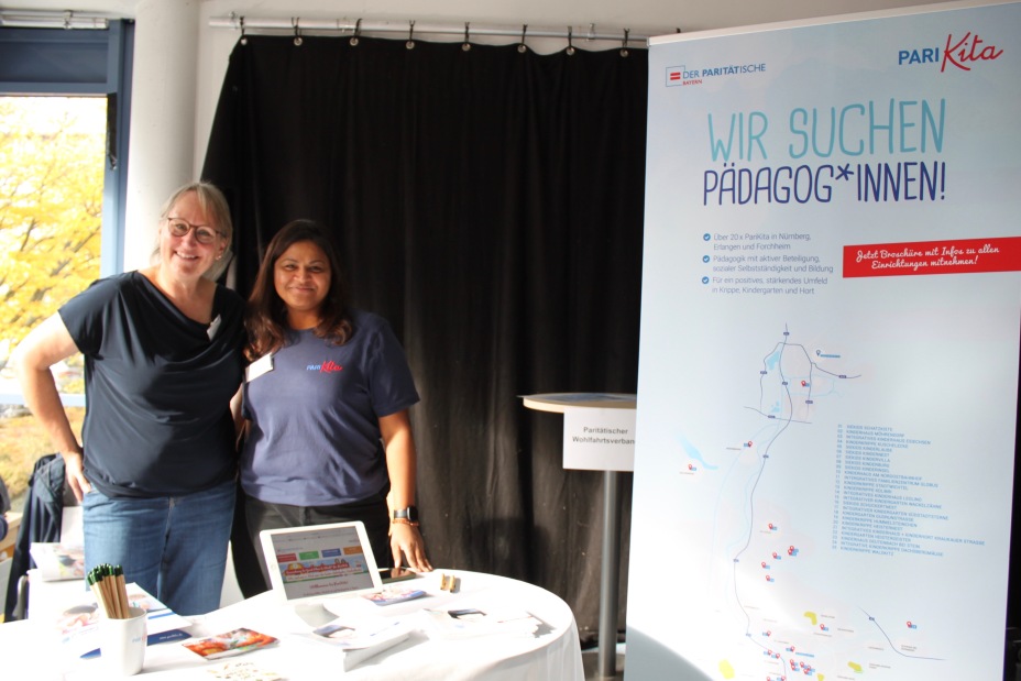 Bild © Hager / B10 Informationsstand der Parikita auf der Infomesse 2026., Bild © Hager / B10