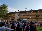 Ballon steigen vor der Abschlussfeier