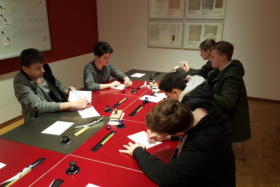 Bild © Phillip Wolf / Stadt Nürnberg Arbeitseifrige Jungs beim Museumsprojekt, Bild © Phillip Wolf / Stadt Nürnberg