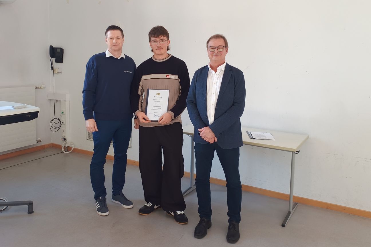 2526 Abschlfeier 01 04, Bild © b2