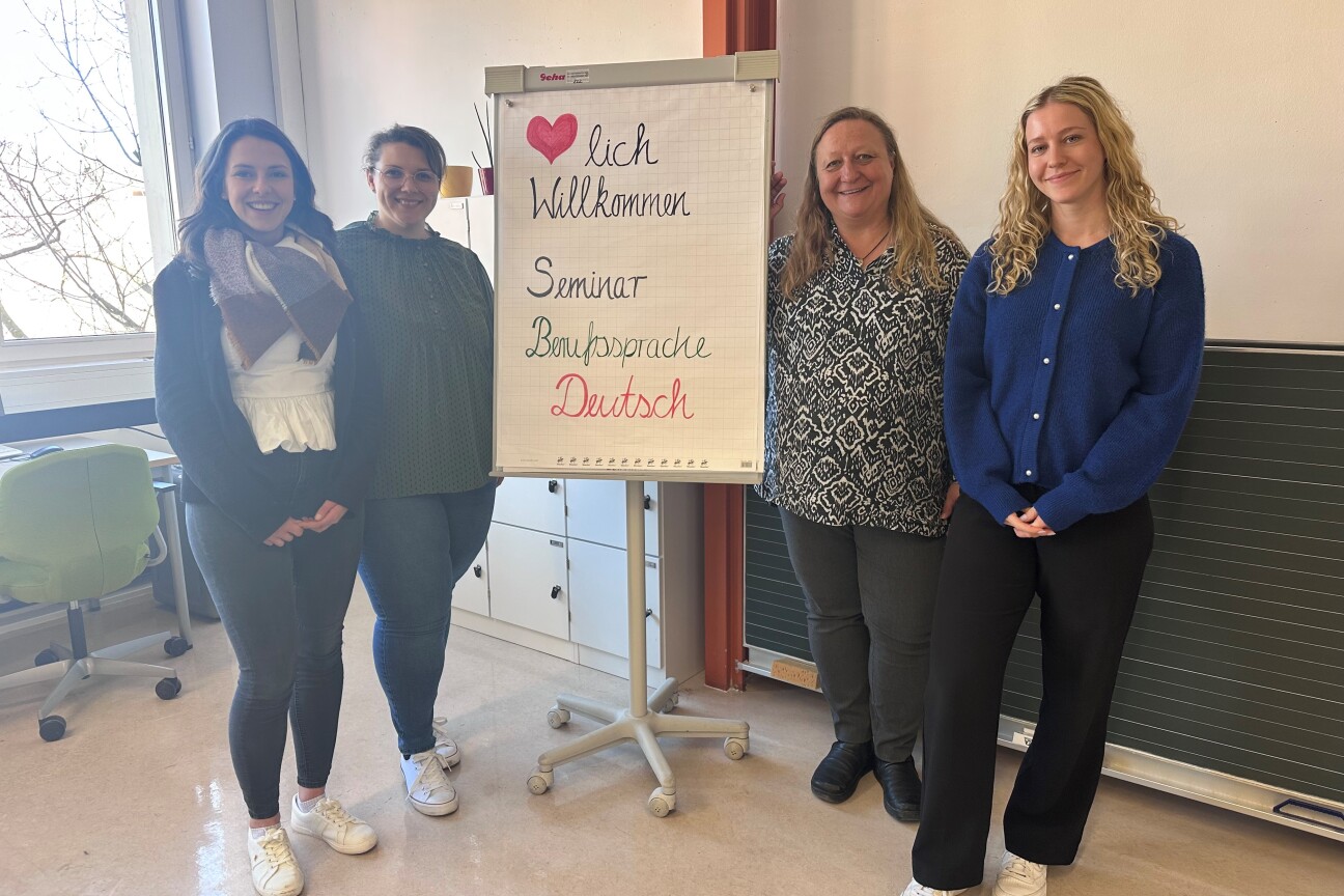 Die neuen Referendarinnen im Seminar BSD mit der Seminarlehrerin Frau Angermeier