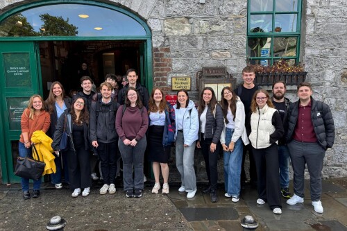 Schülerinnen und Schüler der B4 in Irland 2025