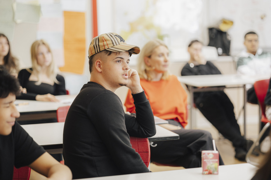 Schülerinnen und Schüler in Workshops, Bild © Giulia Iannicelli