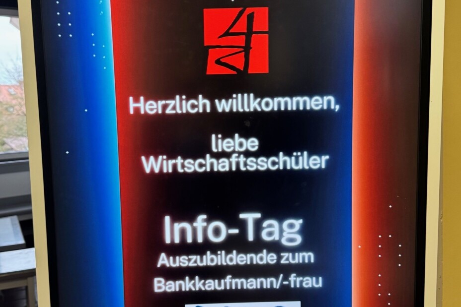 Empfang auf digitalem Screen, Bild © Berufliche Schule 4 / Stadt Nürnberg