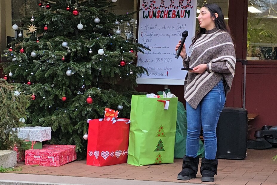 Sängerin Sila Sendag WIK11B, Bild © Berufliche Schule 4 / Stadt Nürnberg