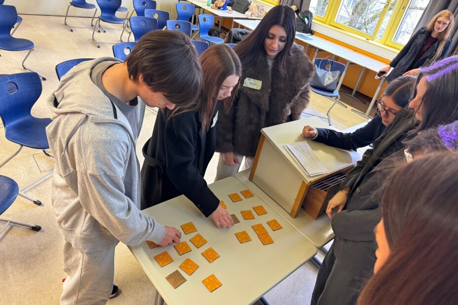 Schüler beim Memory-Spiel, Bild © Berufliche Schule 4 / Stadt Nürnberg