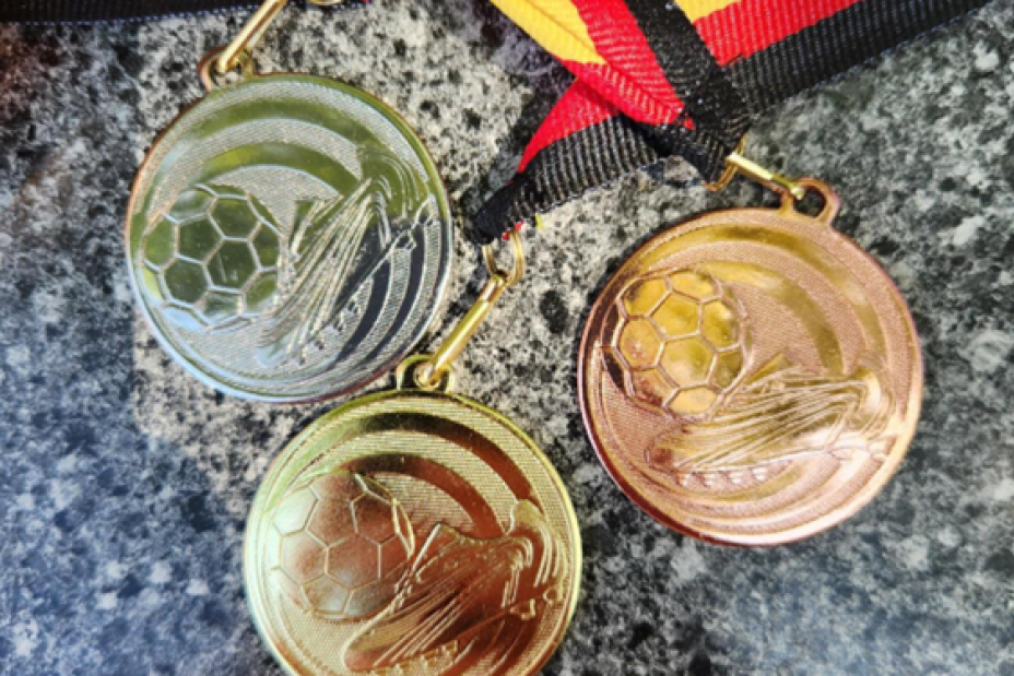 Medaillen für die drei Erstplatzierten, Bild © Berufliche Schule 4 / Stadt Nürnberg