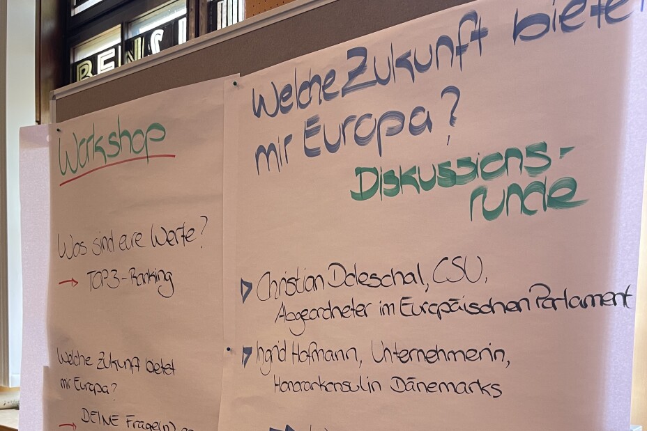 Plakatwände im Workshop, Bild © Berufliche Schule 4 / Stadt Nürnberg