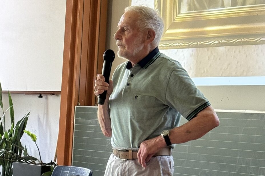 Hr. Kaufmann erzählt aus seinem Leben, Bild © Berufliche Schule 4 / Stadt Nürnberg