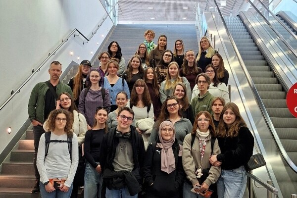 Gruppenbild auf der Treppe Opti