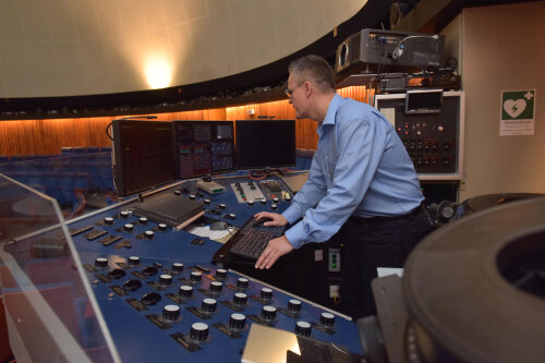 Planetariums-Techniker Jürgen Sadurski © Ohne Bildnachweis