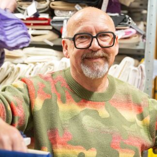 Gunther Bickel arbeitet als Damenschneider in der Schneiderei des Staatstheaters Nürnberg.
