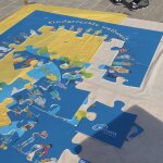 Auf dem Bild sieht man das zum Teil aufgebaute Puzzle aus dem Kinderrechte im Koffer Sortiment