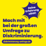 Blauer Text "Deine Erfahrung zählt. Mach mit bei der großen Umfrage zu Diskriminierung. diskriminierung-umfrage.de" auf gelbem Hintergrund