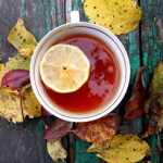 Tasse Tee mit Zitrone