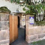 Zu Sehen ist die Eingangstür zur Frauenhaus Beratungsstelle