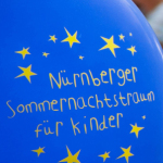 Bunte Ballons werben für den Sommernachtstraum, der 2017 zum 31. Mal stattfindet.