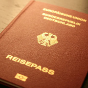 Deckblatt eines deutschen Reisepasses
