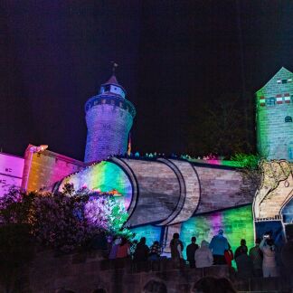 Streifzug durchs Paralleluniversum - Sascha Banck illuminiert die Kaiserburg 