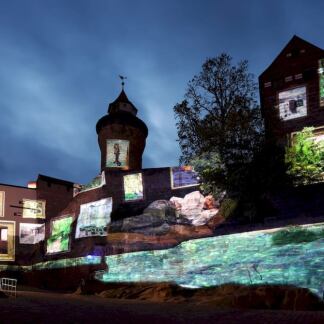 Burgprojektion „Die Träume des Mr. Who" von Anna Bittersohl bei der Blauen Nacht 2014