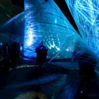 „LICHT & LUFT", eine Kooperation von Kurt Laurenz Theinert, visual piano und Frank Fierke bei der Blauen Nacht 2015.