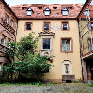 Krafftscher Hof mit Brunnen