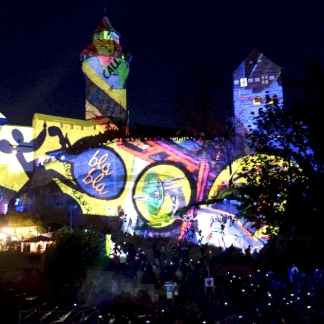 Burgprojektion "Blue Bayou" von Roger Libesch zur Blauen Nacht 2015.